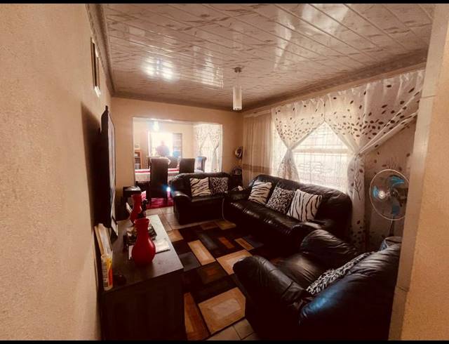 3 BEDROOM HOUSE FOR SALE IN KARENPARK